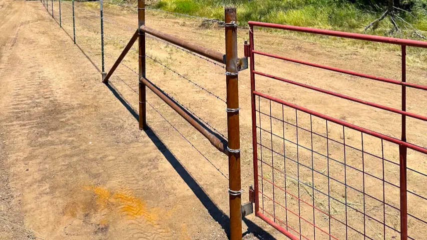 Cattle fence gate