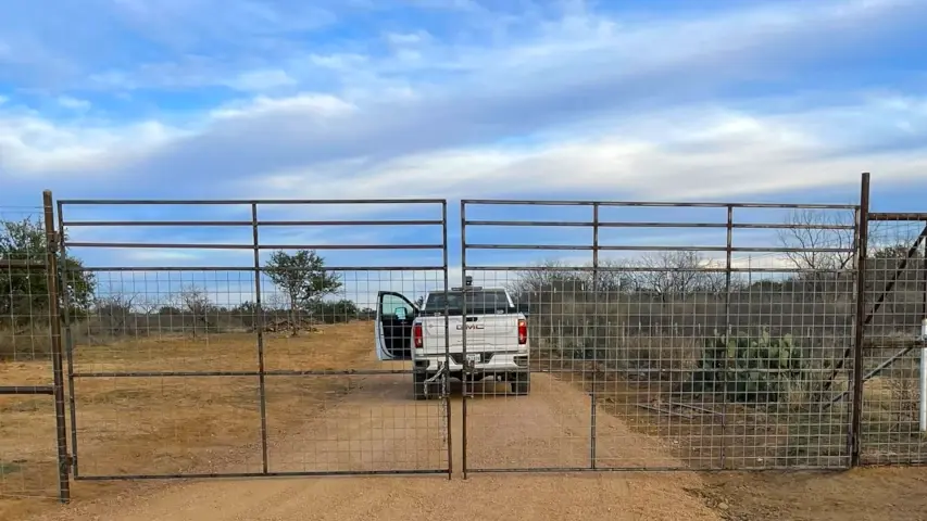 High tensile steel mesh fencing